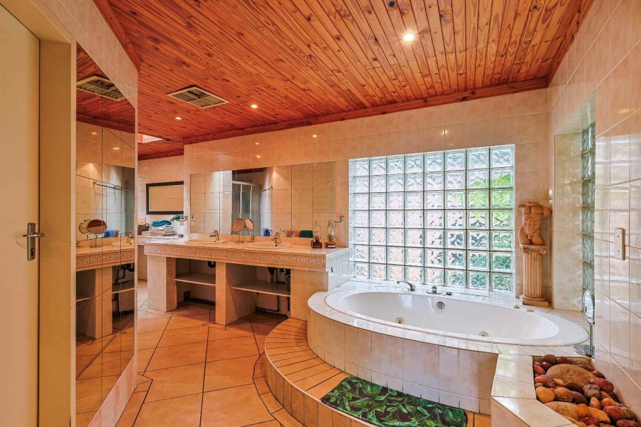 4 Bedroom Property for Sale in Hartbeespoort North West